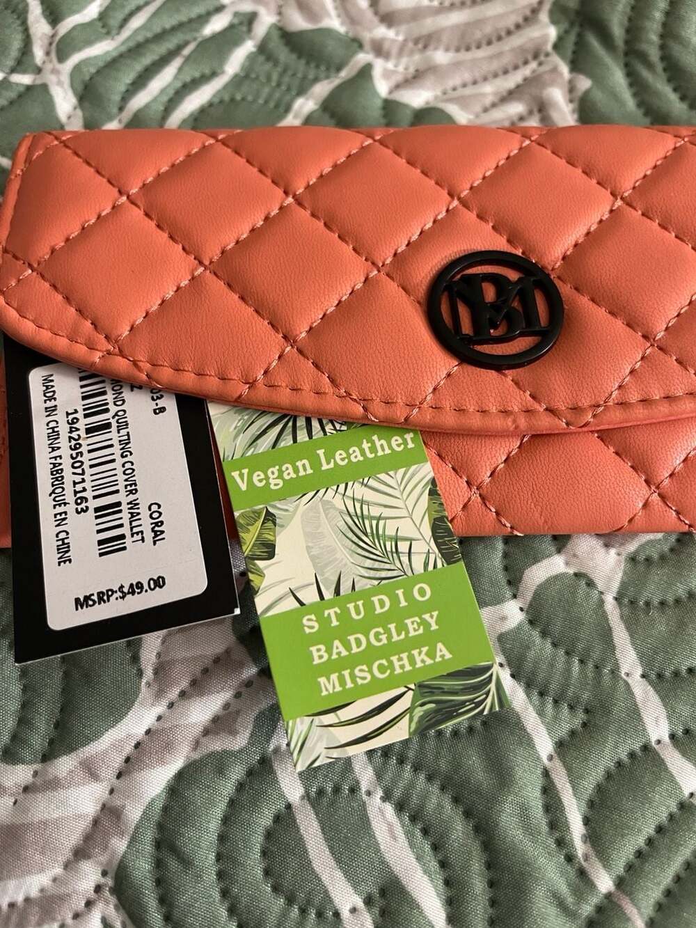 Studio Badgley Mischka Diamond Quilted Cover Wallet Coral Vegan Leather NWT - Picture 2 of 4